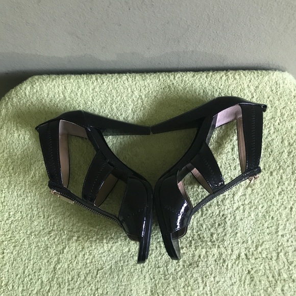 New Michael Kors Black Patent Leather Open Toe Zipper Heels Size 6 - Picture 8 of 14